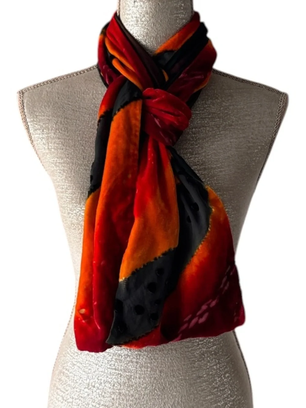 Saipet textural bold